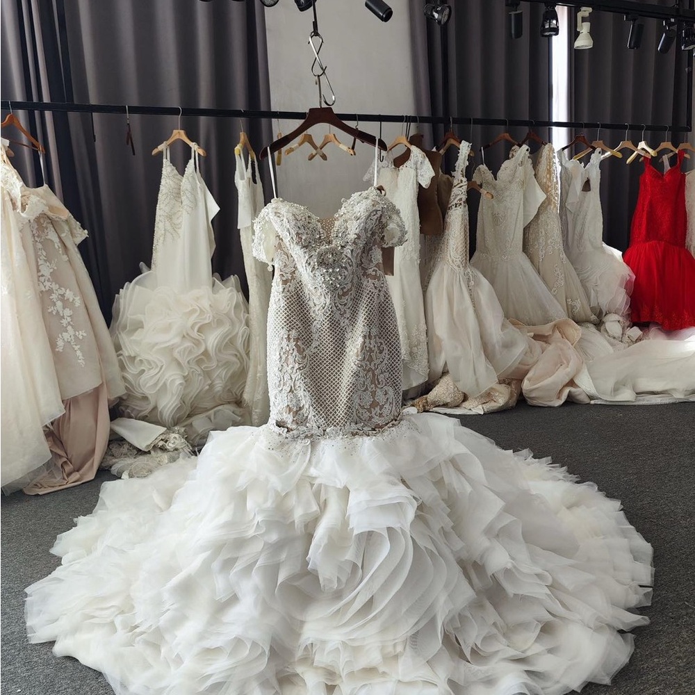 Elegant White Lace Wedding Dress